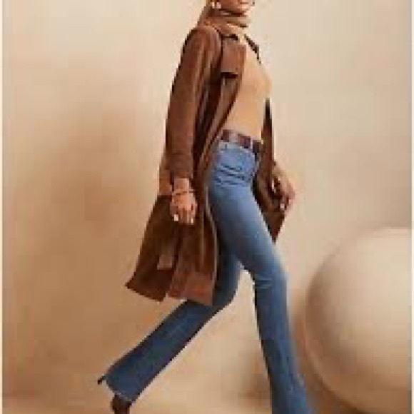 Banana Republic High-Rise Flare Jean - Picture 4 of 7